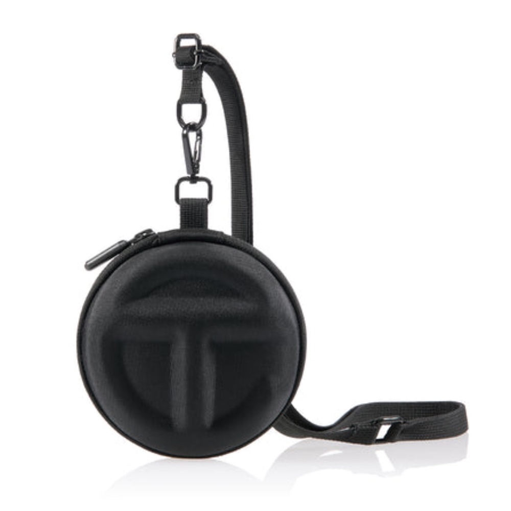 Telfar The medium pill -black